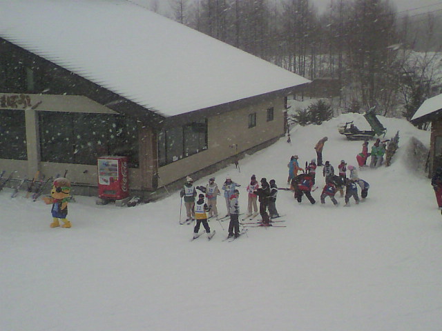 雪が降りはじめました